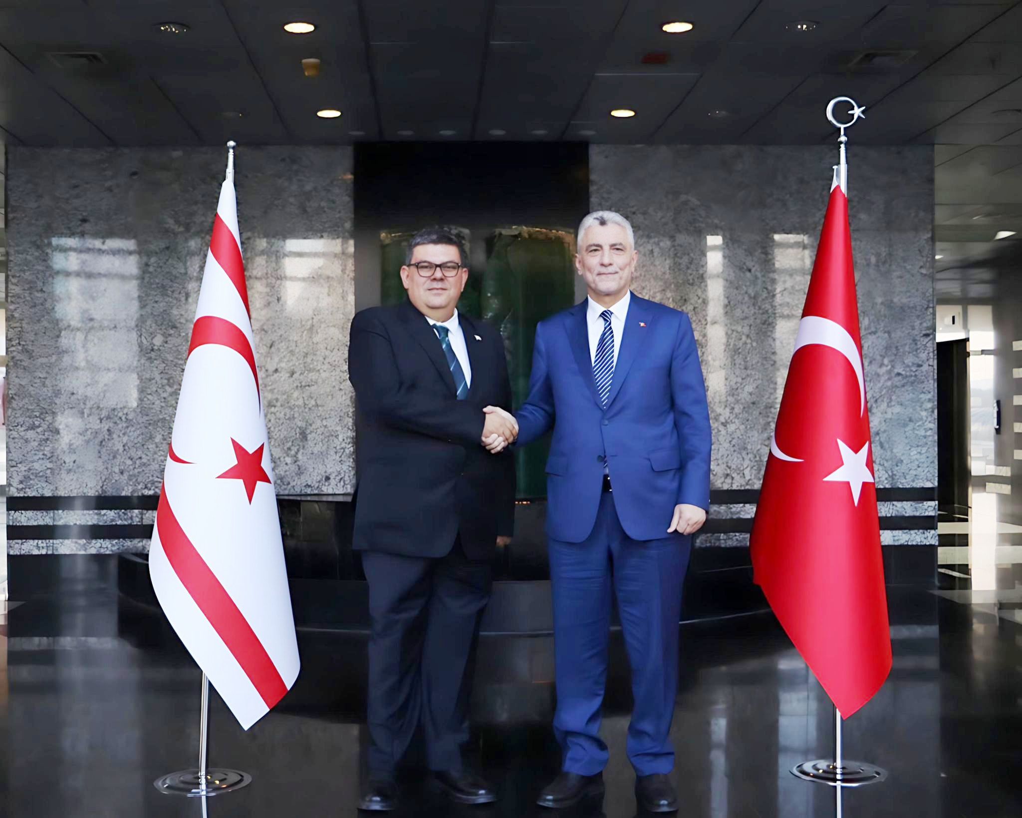 Maliye Bakanı Berova, Türkiye Ticaret Bakanı Bolat ile görüştü