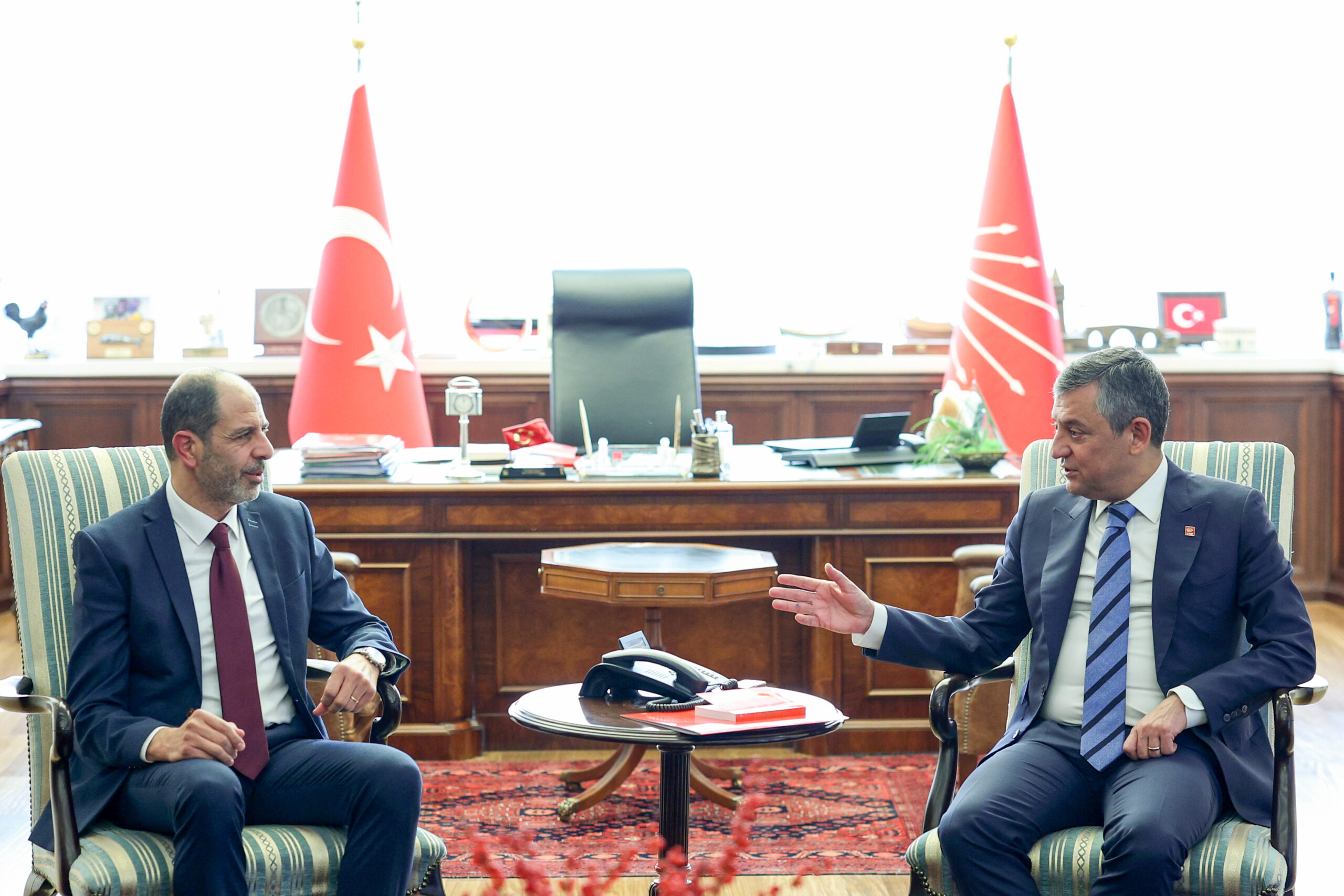 CHP Genel Başkanı Özel, HP Genel Başkanı Özersay ile görüştü